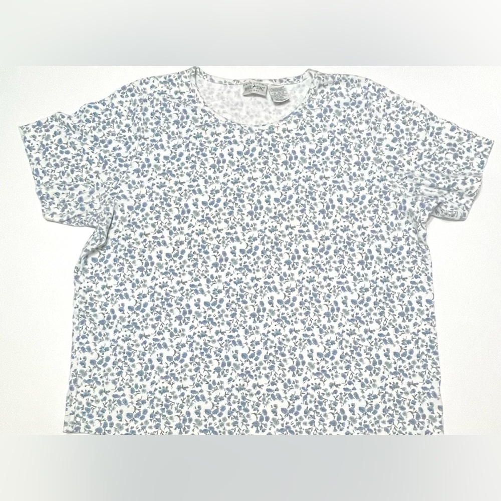 White Stag Women’s 2X Blue Floral Pattern Short Sleeve Shirt